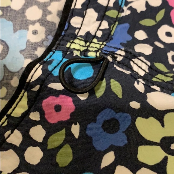 SOLDđź’™Dickies Floral Scrub Top - Picture 6 of 6